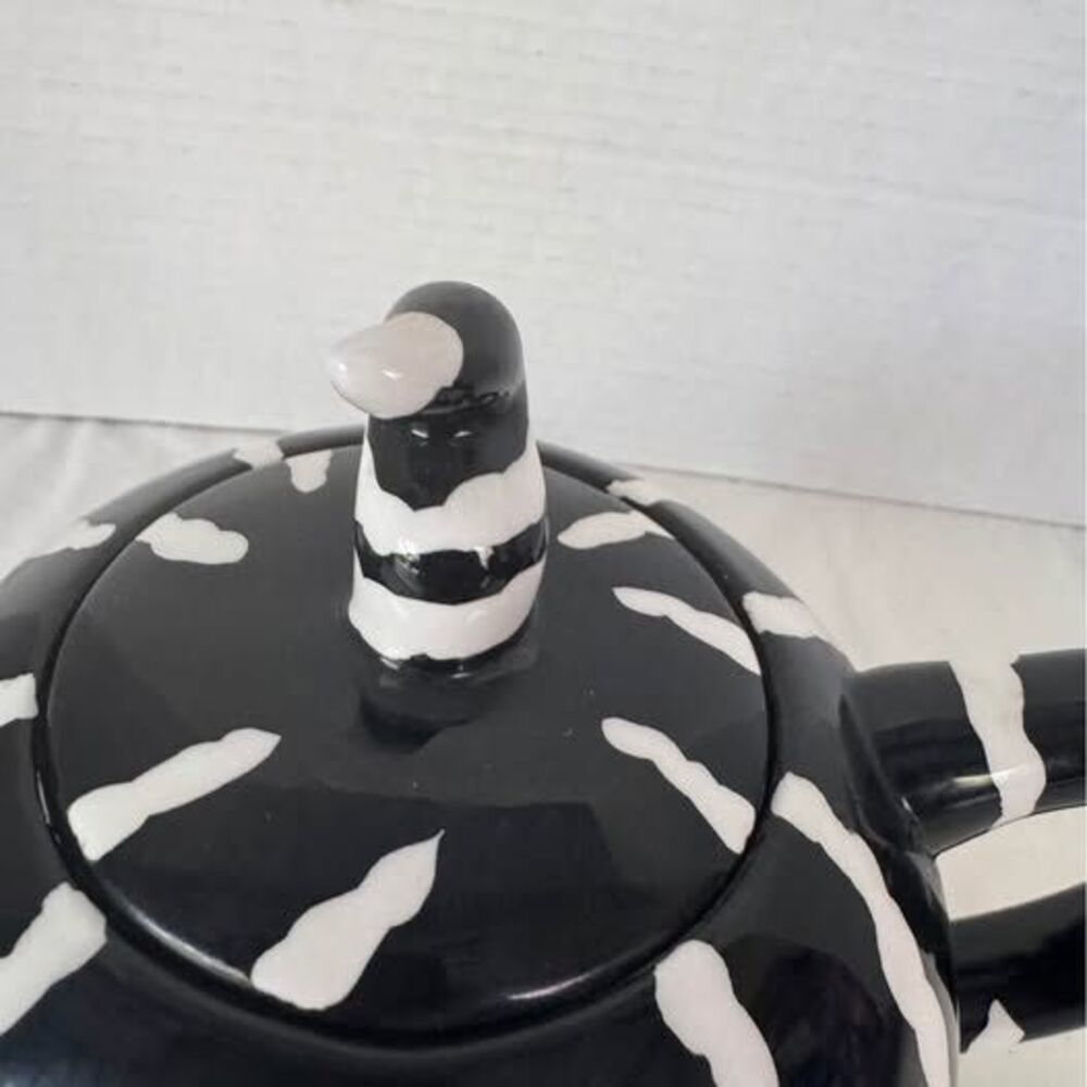 Burton+Burton,Chester the Cat,Teapot w/ Lid, Ceramic w/ Black & White Stripes - Picture 4 of 9